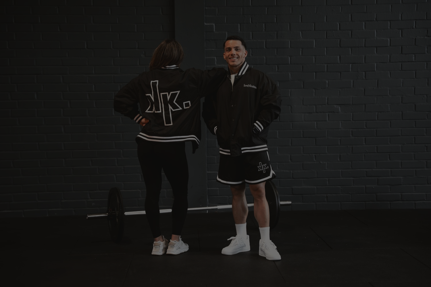 2 Athleten posen mit kraftkultur Kleidung