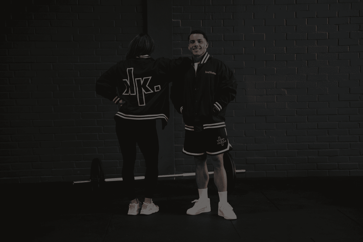 2 Athleten posen mit kraftkultur Kleidung